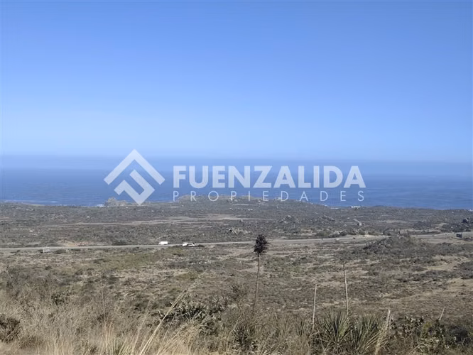 Casa nueva de 5d 3b Condominio Rocas del Mar. Los Molles.
