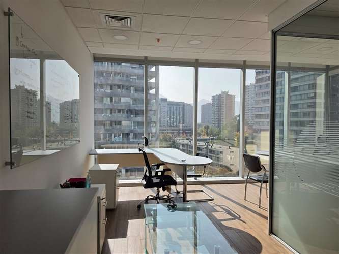 Oficina Amoblada en Arriendo Edificio Britania