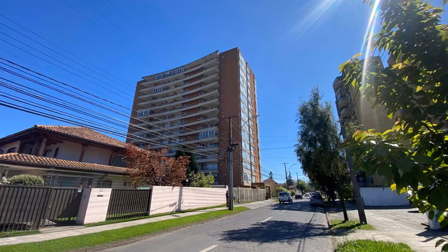 DEPARTAMENTO A PASOS DE LA AVENIDA ALEMANIA CON ESTACIONAMIENTO Y BODEGA