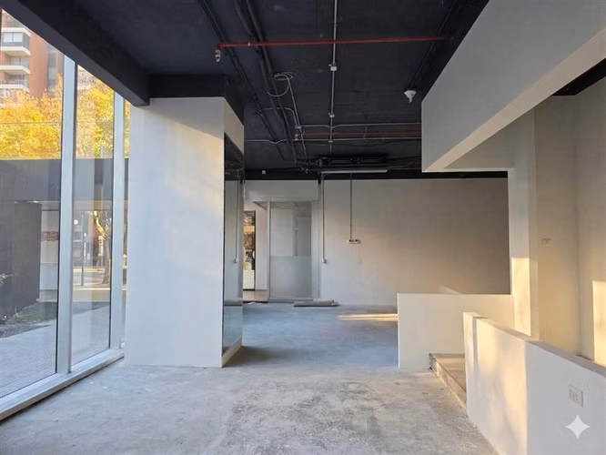 Local Comercial en Arriendo en Las Condes Edificio Britania