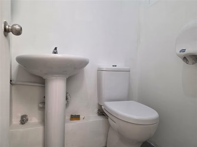 Local Comercial en Arriendo en Las Condes Edificio Britania