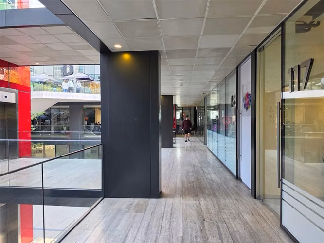 Local Comercial en Arriendo en Las Condes Edificio Britania