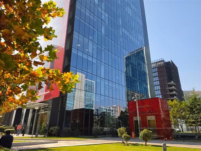 Local Comercial en Arriendo en Las Condes Edificio Britania