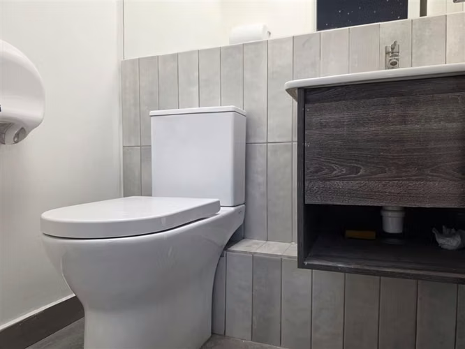 Local Comercial en Arriendo en Las Condes Edificio Britania