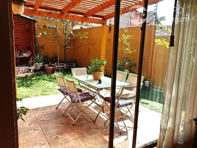Se vende casa de 4D3B2E con hermosa terraza
