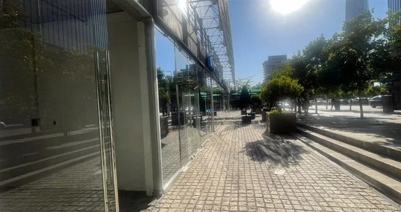 Arriendo Local Comercial Edificio Territoria en Las Condes
