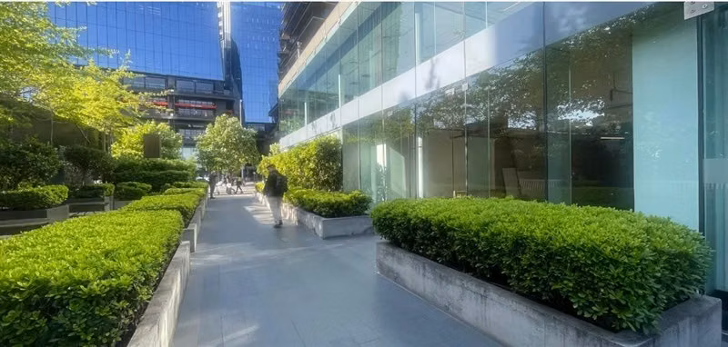 Arriendo Local Comercial Edificio Territoria en Las Condes