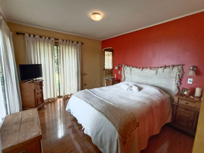 CASA CON VISTA AL LAGO 4 DORMITORIOS - Imagen 12