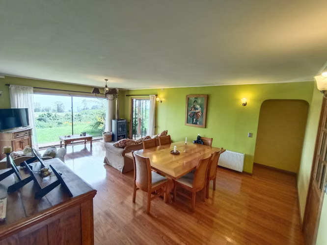 CASA CON VISTA AL LAGO 4 DORMITORIOS - Imagen 3