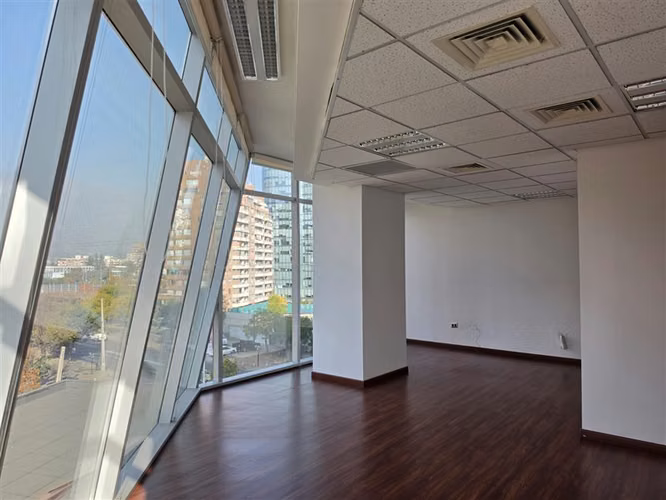 Oficina en Arriendo en Las Condes Metro Manquehue