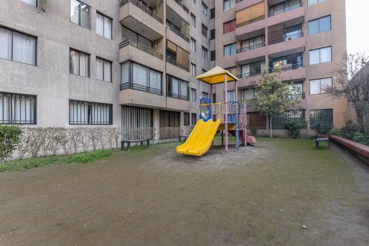 Departamento 2 Dormitorios, Calle Condor, A Pasos De Metro