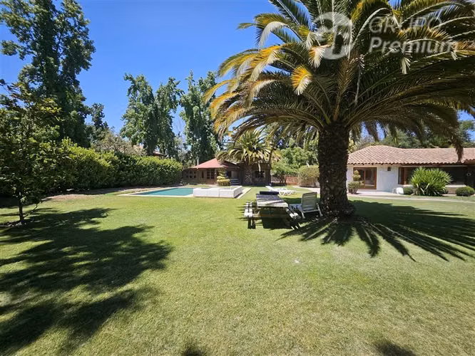 Casa en arriendo de 5 dorm. en Calera de Tango