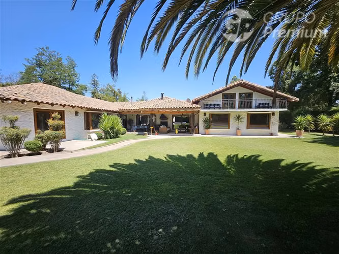 Casa en arriendo de 5 dorm. en Calera de Tango