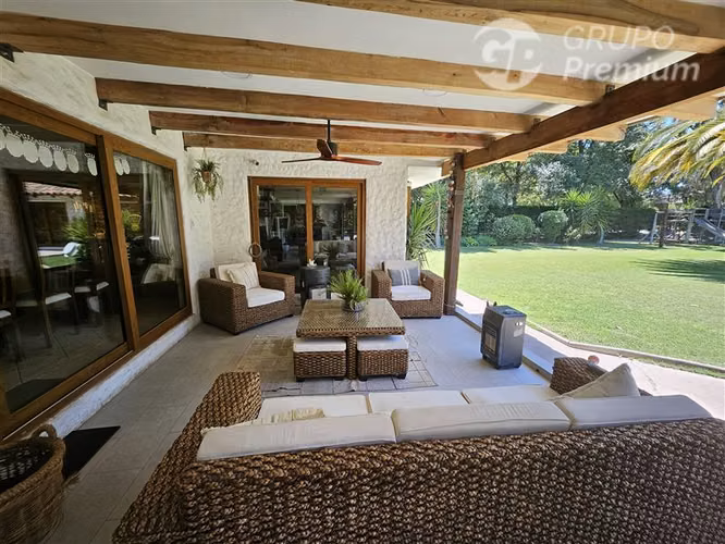Casa en arriendo de 5 dorm. en Calera de Tango