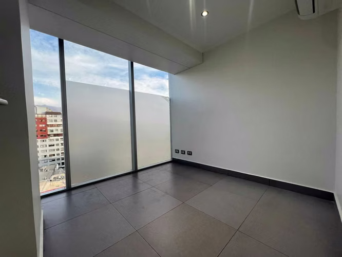 Excelente Oficina 2 boxes en Las Condes 30m2 (162001) - Imagen 10