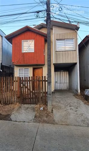 VENDO CASA, 3d, 1b, 1e. EN CARAHUE
