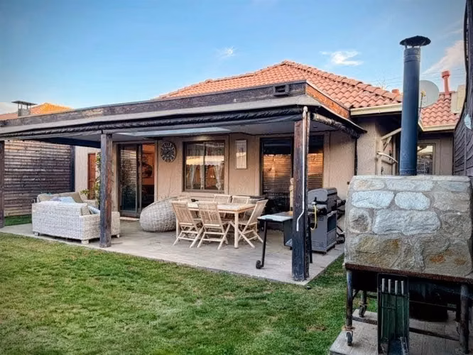SE VENDE CASA , PARQUE DEL SOL, 3D/2B/2E