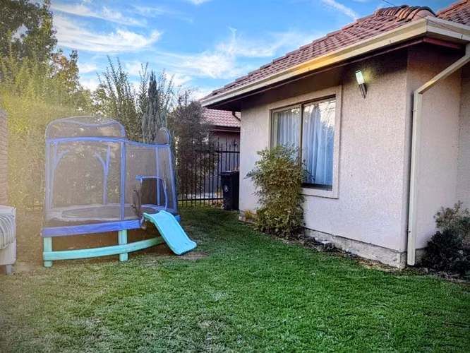 SE VENDE CASA , PARQUE DEL SOL, 3D/2B/2E