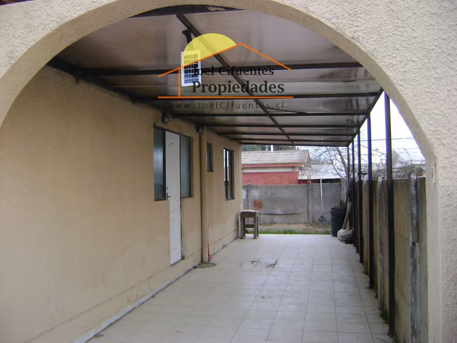 Amplia casa, 2 pisos, 4 dormitorios Cod- 2426