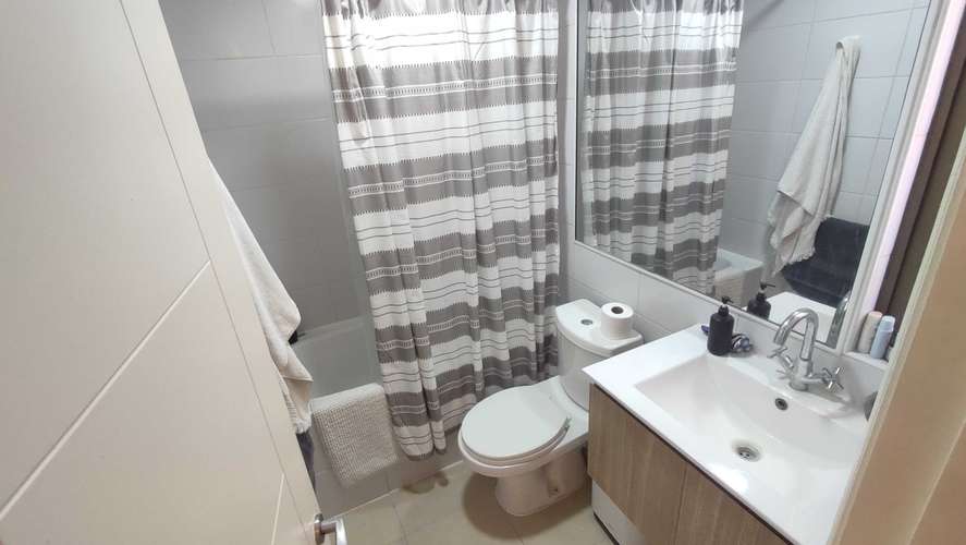 Comodo departamento amoblado (162200)