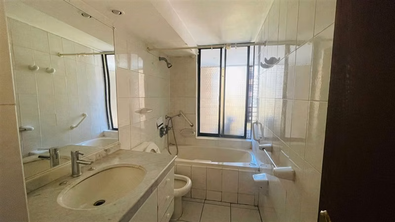 Departamento en venta de 4 dorm. en Las Condes