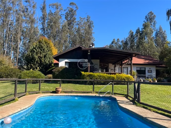 Casa en venta de 4 dorm. en Santo Domingo