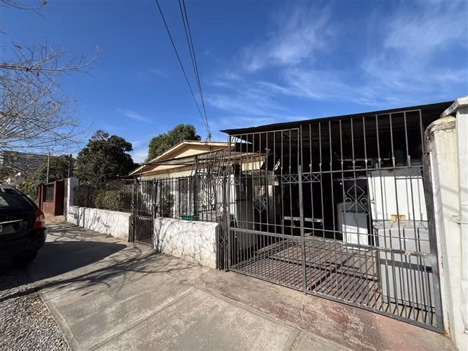Excelente Casa en venta de 3 dorm. en La Cisterna