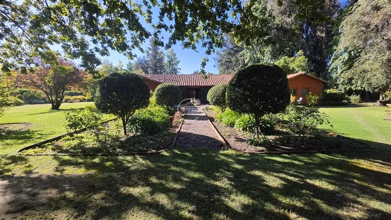 Pirque casa con parque y campo agrícola diversos usos FM