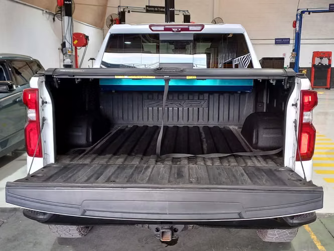 Chevrolet Silverado 6.2 ZR2 4X4 AT 4P 2023 - Imagen 7