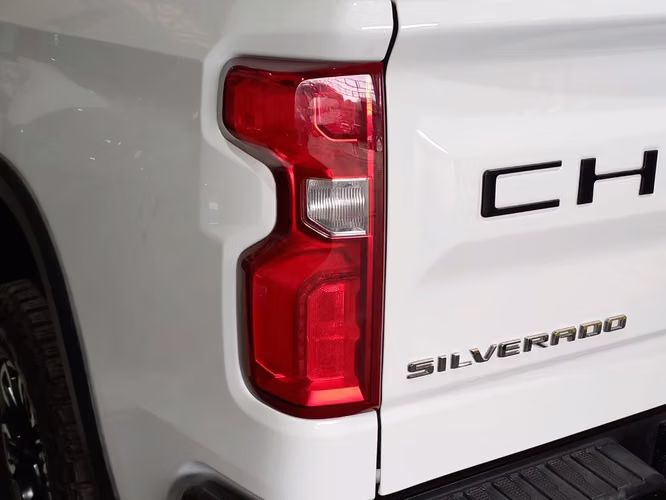 Chevrolet Silverado 6.2 ZR2 4X4 AT 4P 2023 - Imagen 10