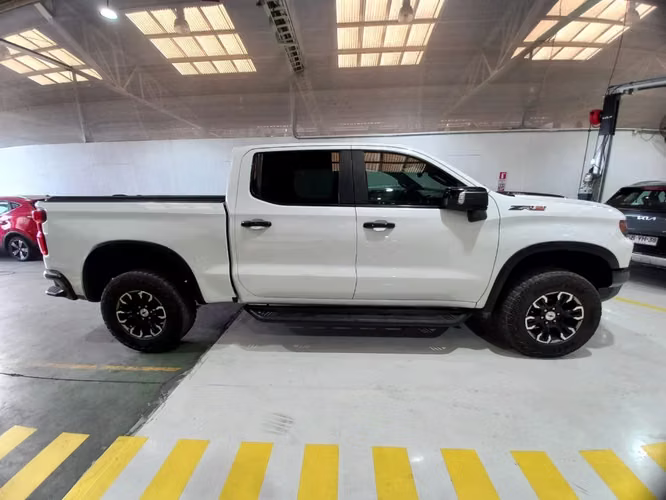 Chevrolet Silverado 6.2 ZR2 4X4 AT 4P 2023 - Imagen 5