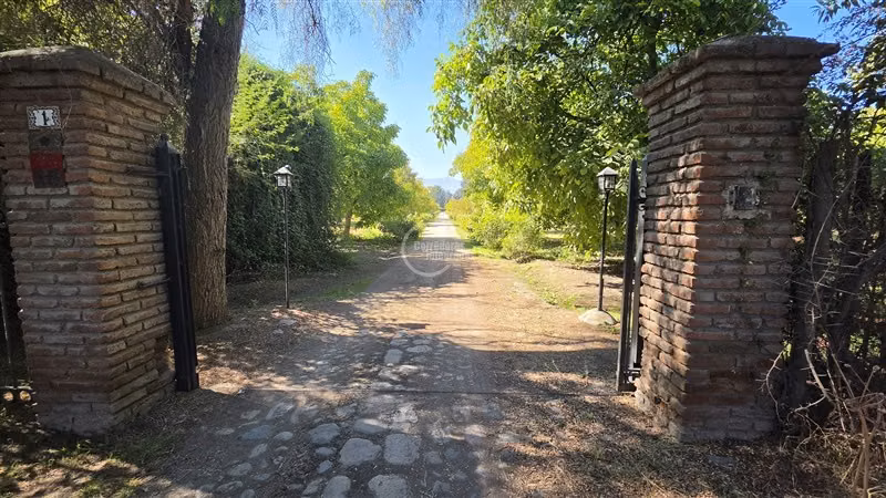 Pirque casa con parque y campo agrícola diversos usos FM