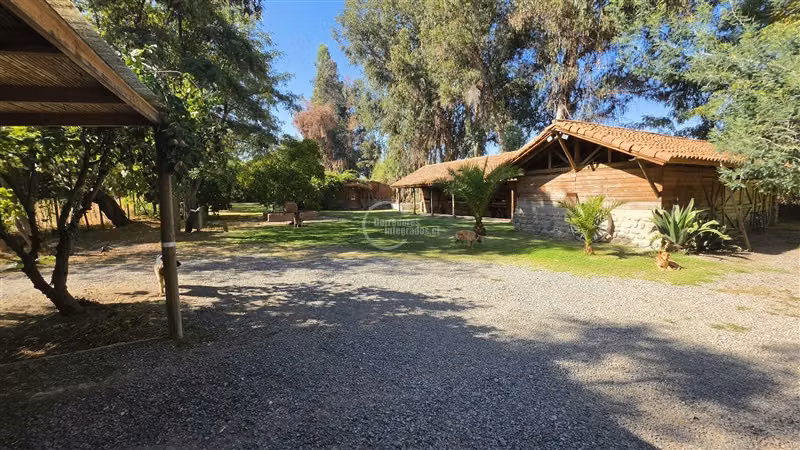 Pirque casa con parque y campo agrícola diversos usos FM