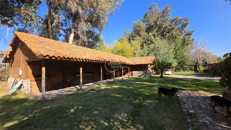 Pirque casa con parque y campo agrícola diversos usos FM