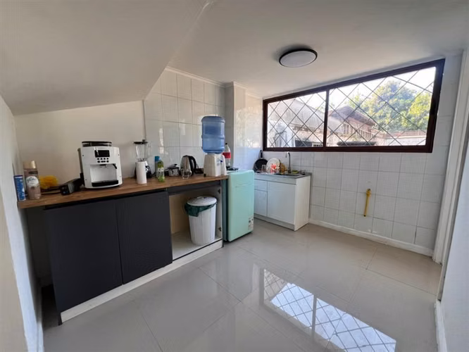 Casa en venta de 3 dorm 2 baños. en La Cisterna