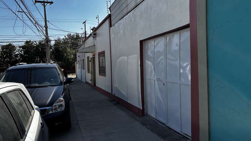 En venta propiedad comercial, La Cisterna, incluye oficinas, taller, bodegas