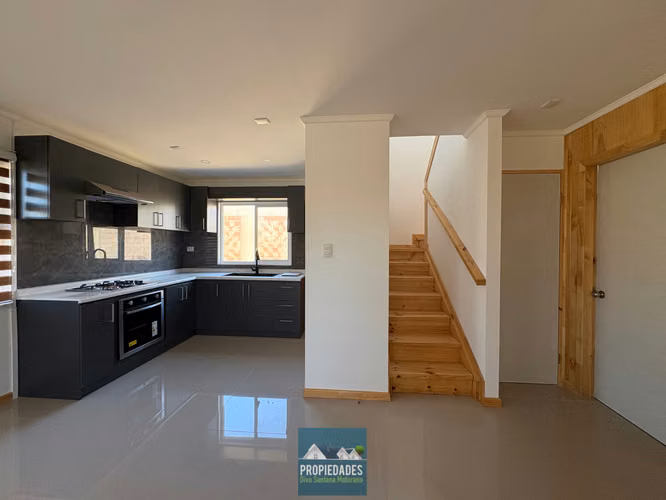 HERMOSA CASA DE DOS PISOS EN LOS VILOS