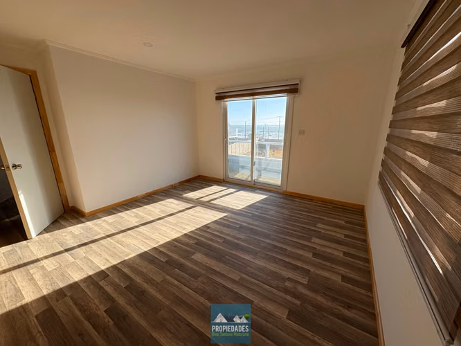 CASA EN LOS VILOS CON VISTA AL MAR