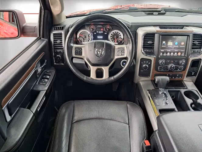 DODGE RAM 1500 4X4 LARAMIE 5.7 AUT 2017