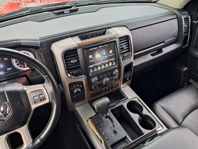 DODGE RAM 1500 4X4 LARAMIE 5.7 AUT 2017