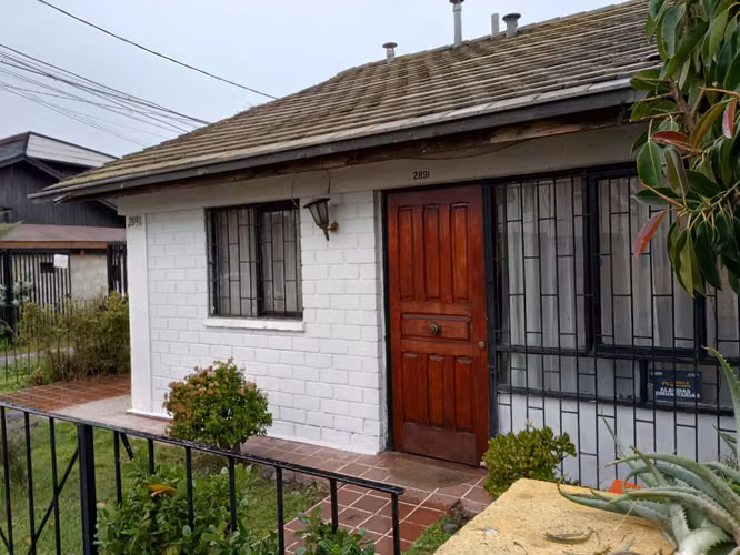 VENTA DE CASA, BUEN PATIO, BARRIO TRANQUILO Y FAMILIAR