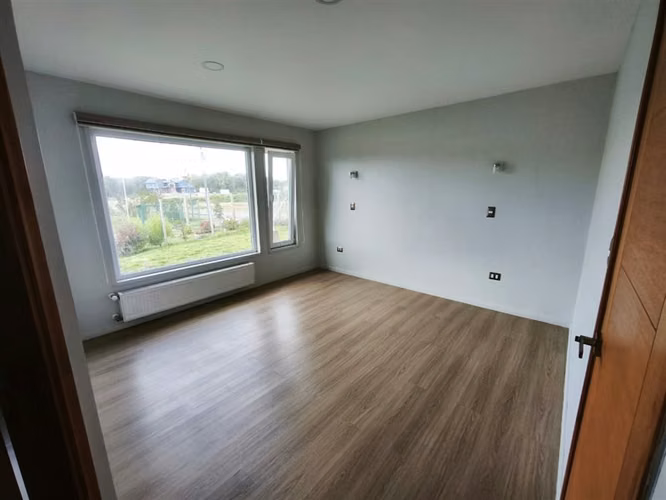 Casa en arriendo de 4 dorm. en Puerto Varas Cond las Bahías.