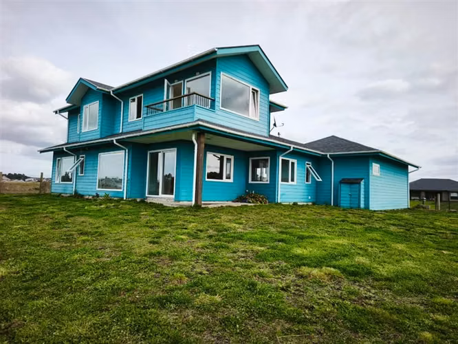 Casa en arriendo de 4 dorm. en Puerto Varas Cond las Bahías.
