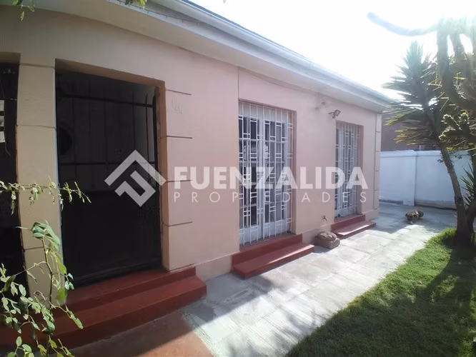 Casa en venta de 3D/2B /407m2 en La Cisterna
