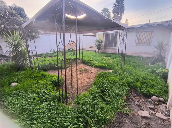 Linda Casa con un Amplio Patio .  El Monte