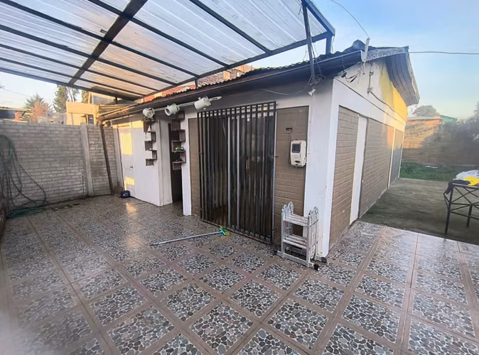 Linda Casa con un Amplio Patio .  El Monte