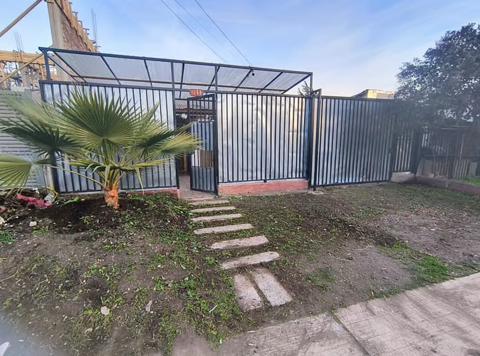 Linda Casa con un Amplio Patio .  El Monte