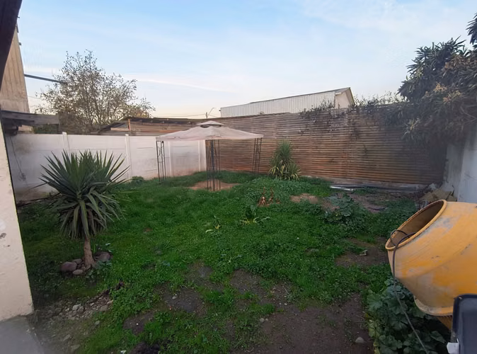Linda Casa con un Amplio Patio .  El Monte