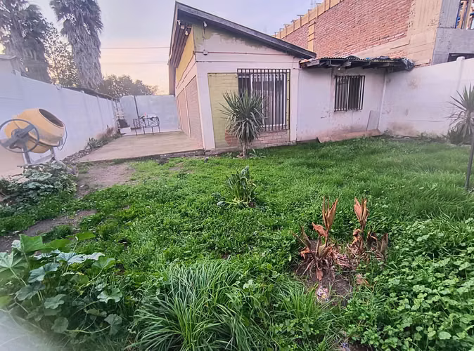 Linda Casa con un Amplio Patio .  El Monte