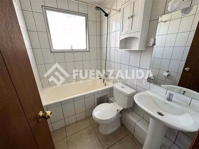 Casa en venta de 4 dorm. en Padre Hurtado
